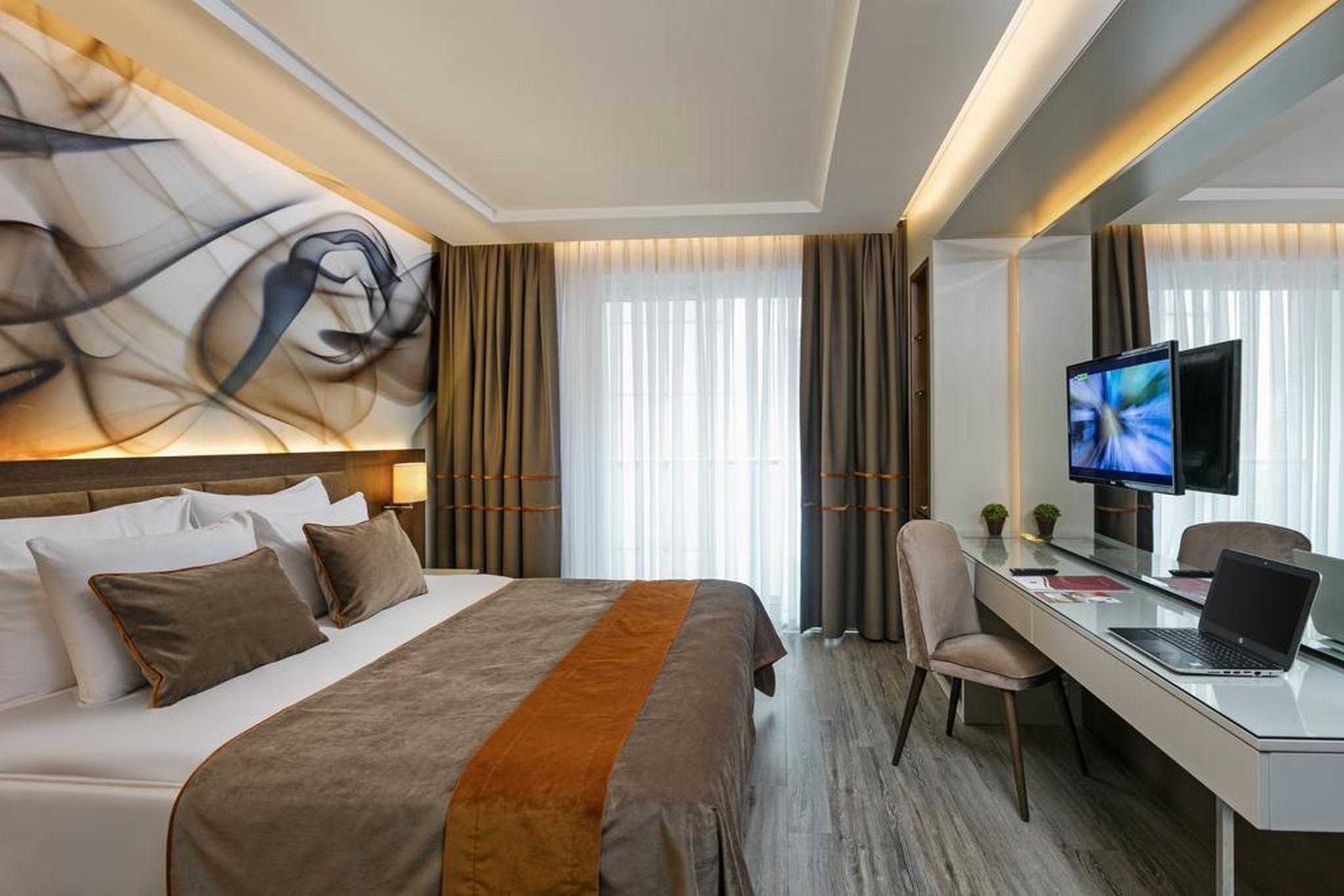 B Business Hotel & Spa Antalya Exteriör bild
