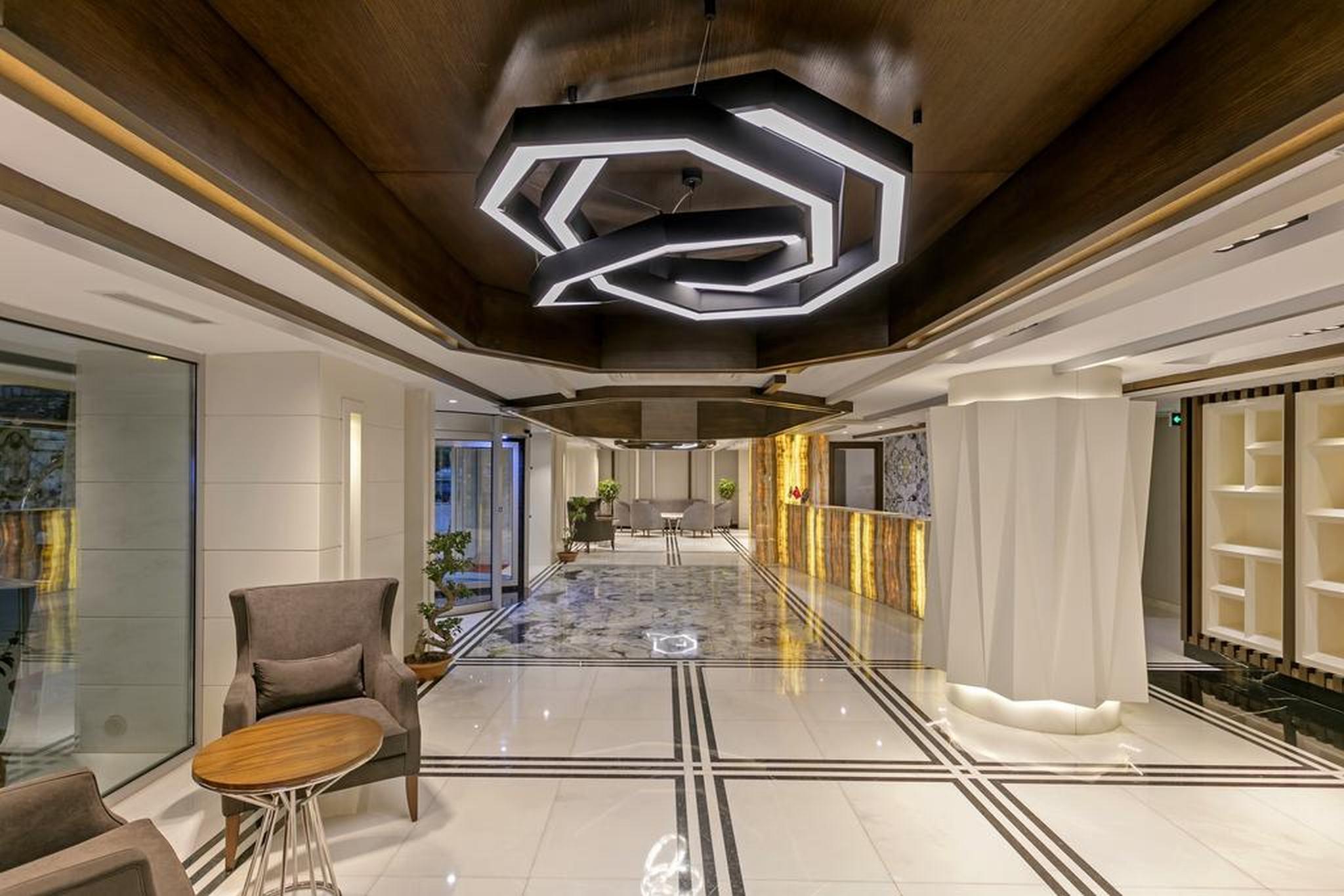 B Business Hotel & Spa Antalya Exteriör bild