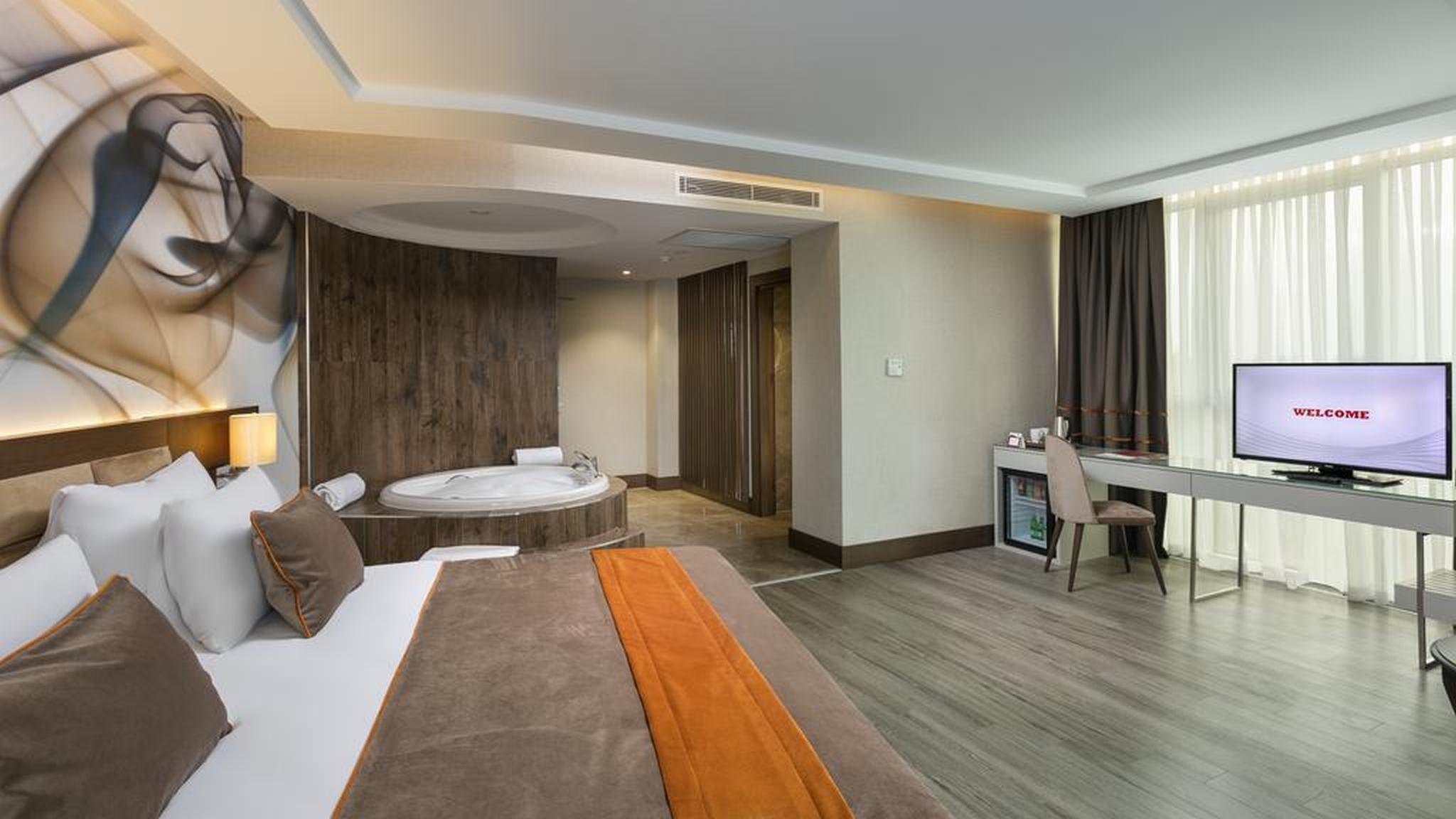 B Business Hotel & Spa Antalya Exteriör bild