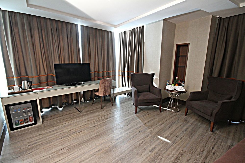 B Business Hotel & Spa Antalya Exteriör bild