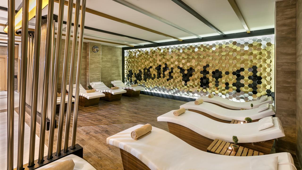 B Business Hotel & Spa Antalya Exteriör bild