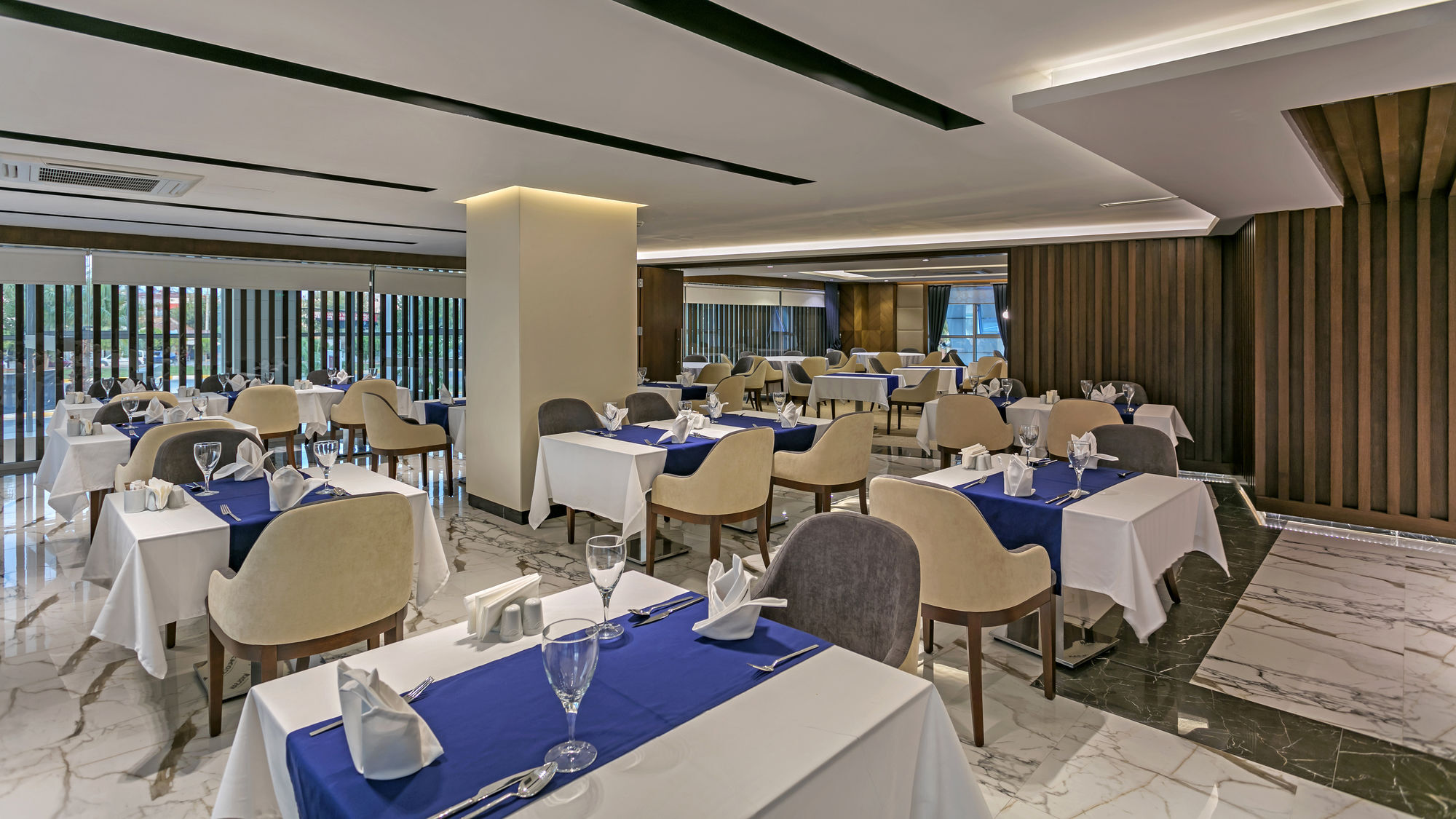 B Business Hotel & Spa Antalya Exteriör bild