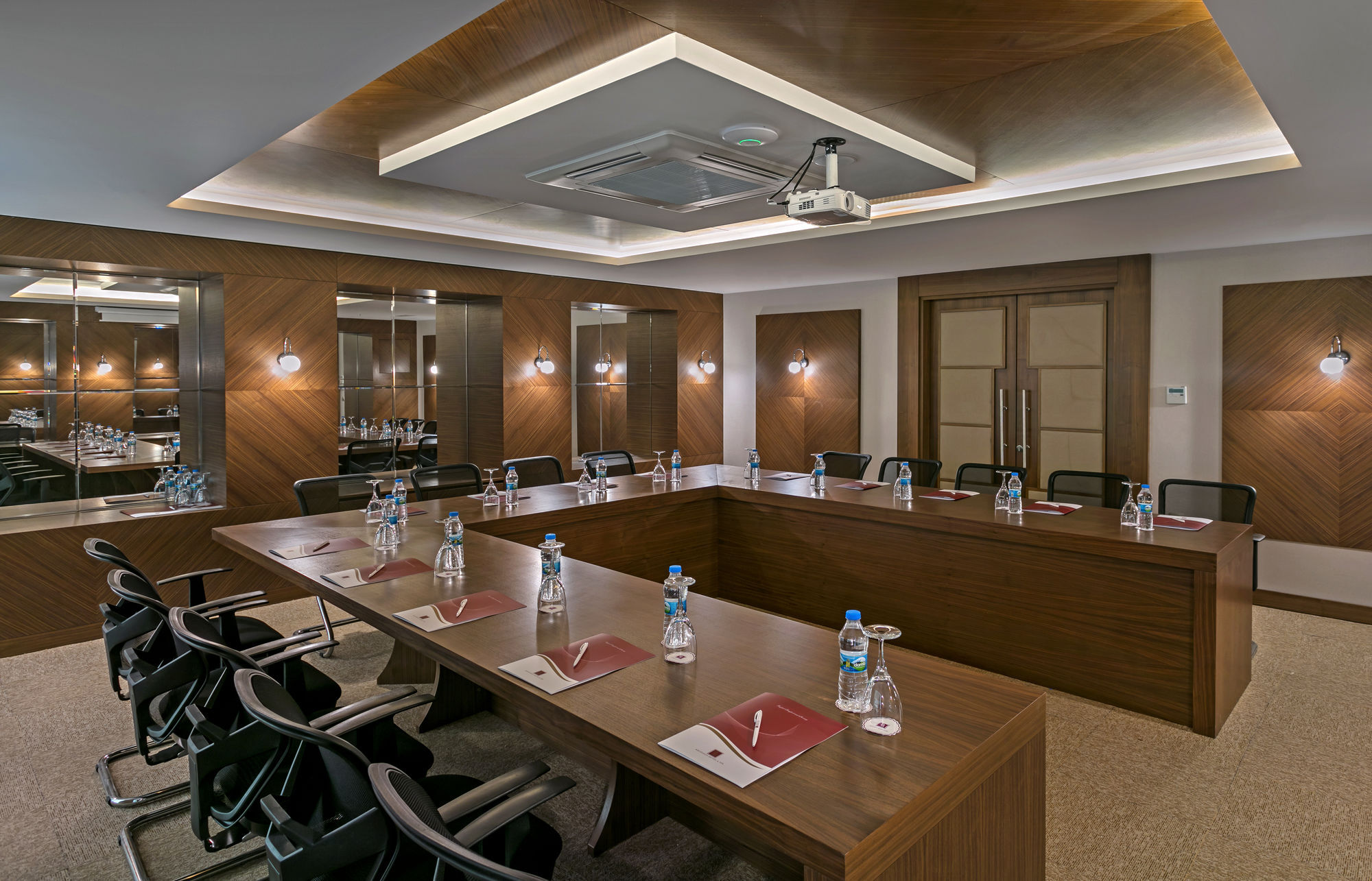 B Business Hotel & Spa Antalya Exteriör bild