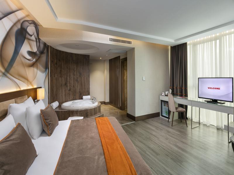 B Business Hotel & Spa Antalya Exteriör bild